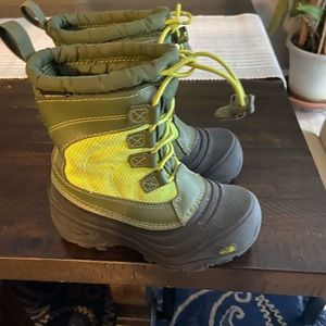Size 11 kids north face snow boots